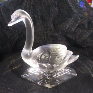 Goebel Swan Frosted Lead Crystal Figurine Paperweight very polished bottom